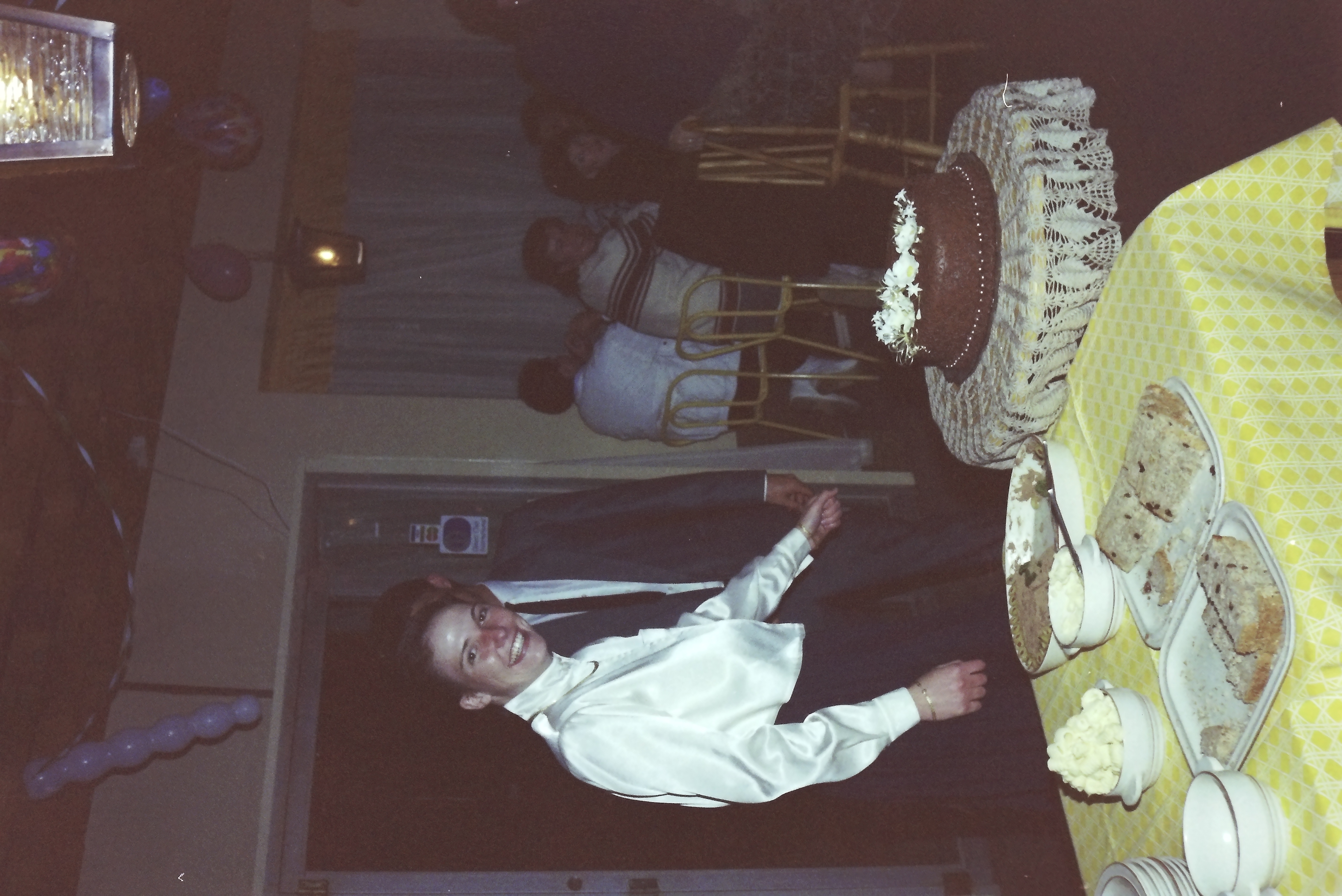 Eloise cutting her 21st Birthday Cake